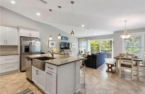 Holmes Beach Villa | AMI/Holmes Beach - 3/2 Home - Private Heated Pool and Yard - walk to beach