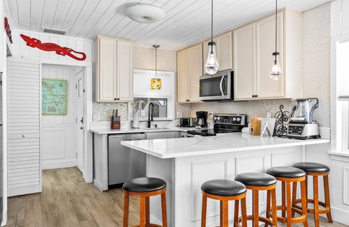 Bradenton Beach House | Anna's Cottage · Dog-Friendly · Gulf & Bridge St
