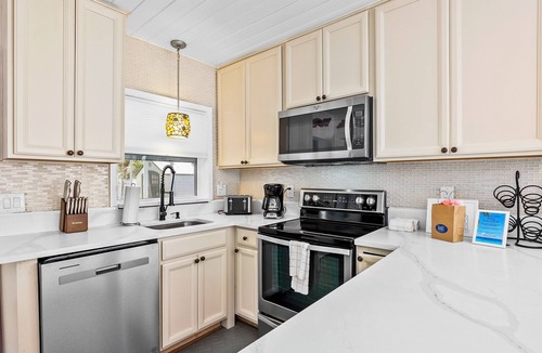 Bradenton Beach House | Anna's Cottage · Dog-Friendly · Gulf & Bridge St