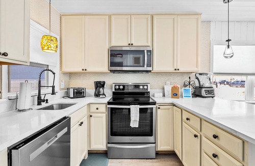 Bradenton Beach House | Anna's Cottage · Dog-Friendly · Gulf & Bridge St