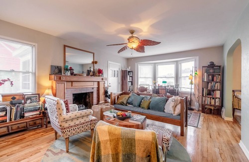 South Peninsula Historic District House | Antique Beach House 1 Block to Beach - 6 Month Minimum Rental