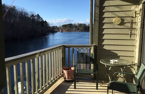 Seneca Condo | APRIL SPECIAL! Lake Keowee Condo with Great Views, Near Clemson, Marina, Trails