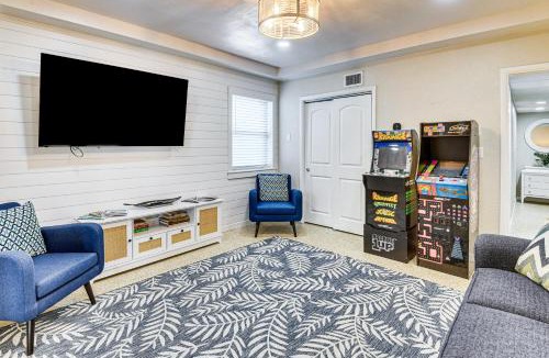 Holly Hill Apartment | Apt 3 Mi to Beach & Daytona Boardwalk Amusements!