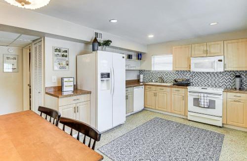 Holly Hill Apartment | Apt 3 Mi to Beach & Daytona Boardwalk Amusements!