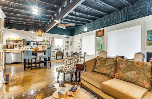 Murphy House | 'ArBoCo' Downtown Murphy House w/Courtyard!