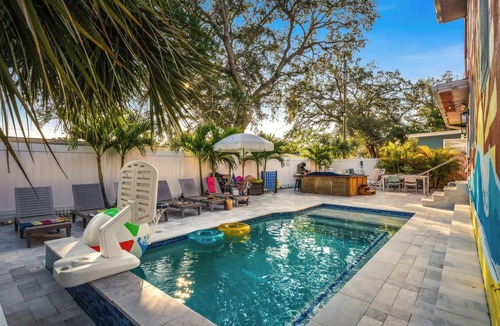 Largo House | Arcade Fun! Hot Tub, Heated Pool, 5 Min To Beach
