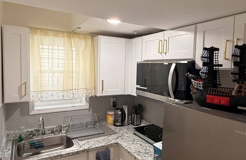 Lower Vailsburg Apartment | Art Gallery Home with 2-bedroom & dedicated Game-room.