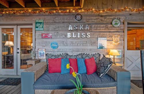 Ridges Over the Lake House | Aska Bliss