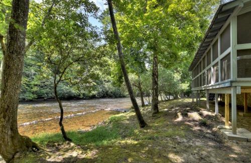 Dial Villa | Aska River House - Riverside relaxation and all the comforts of home