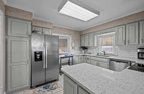 Atlantic Beach House | Atlantic Beach Oceanfront Cottage Sleeps 12 Private Beach Access