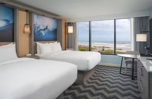 Cocoa Beach Hotel | Atlantic Retreat | 2Q Oceanfront Room | Surfing, Snorkeling & Seafood Dining