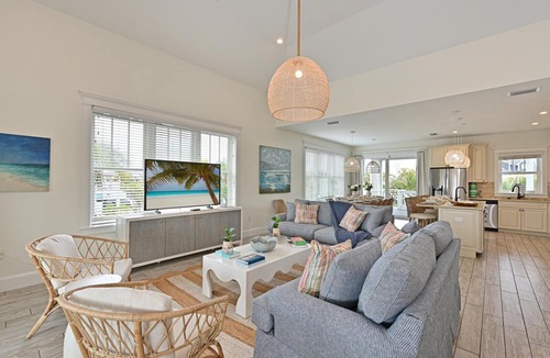 Bradenton Beach House | Atlantis Beach House~Water Slide, Heated Pool/Spa!