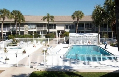 Saint Armands Key Condo | Awesome location, St Armand's condo close to beach and shopping