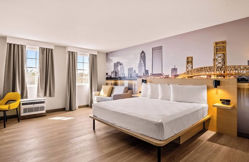 Northside Hotel | B&B HOTEL Jacksonville Airport – Newly Renovated!