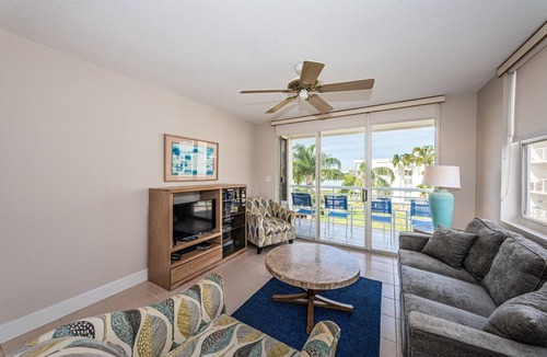 St. Petersburg Condo | Bahia Vista 'Palm Trees and an Ocean Breeze'