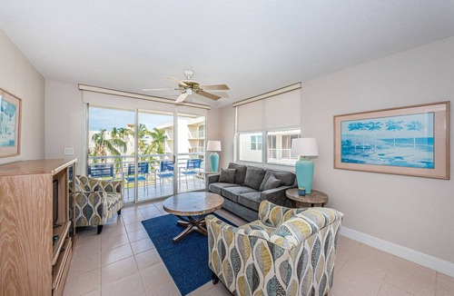St. Petersburg Condo | Bahia Vista 'Palm Trees and an Ocean Breeze'