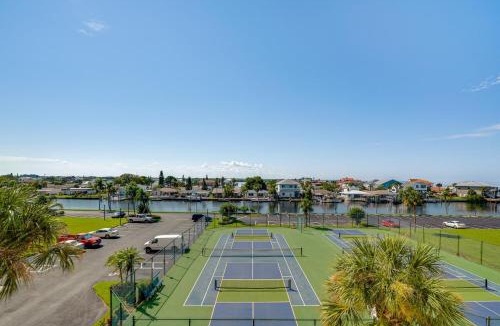 Hudson House | Balcony & Resort Amenities: Gulf Coast Escape!