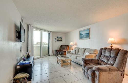 Hudson House | Balcony & Resort Amenities: Gulf Coast Escape!
