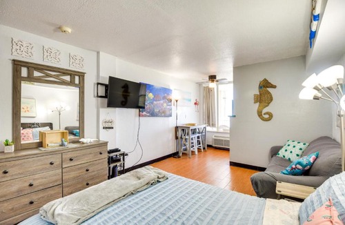 South Peninsula Historic District Apartment | Balcony w/Ocean Views: Daytona Beach Studio