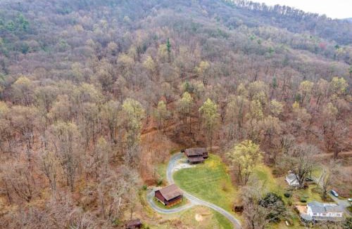 Stanley House | Balk Oasis MountainViews Rustic HotTub