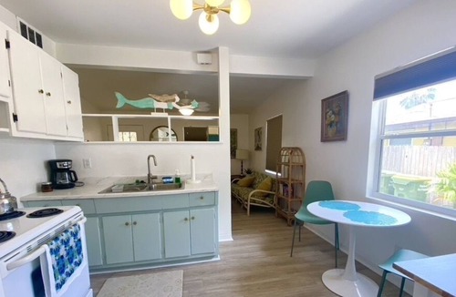 Alta Vista House | Bamboo Beach House-Downtown Sarasota, 5 min to beaches. DOG friendly