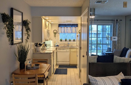 Lutz Apartment | Bare Cove: Pondside Freedom at Paradise Lakes