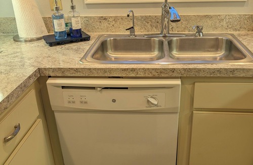 Lutz Apartment | Bare Cove: Pondside Freedom at Paradise Lakes