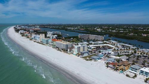 Indian Shores House | Barefoot Beach Resort F106