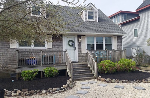 Loveladies Cottage | Barnegat Light EASY walk to guarded ocean and bay beaches- 1st floor duplex