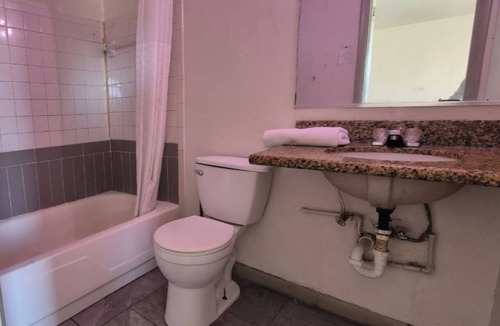 Sun Bay South Hotel | Base Motel By OYO South Tampa
