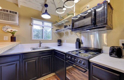 Cross Creek Cottage | Bass Fishing Paradise w/Shared Dock in Hawthorne!