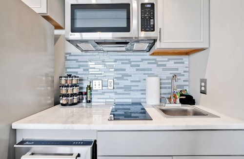 Downtown Wilmington Condo | Battleship Sunset on Water Street! River View! Free parking!