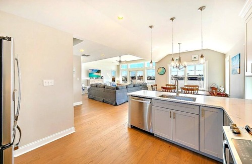 Beach Haven Crest House | Bay and Beach Views Sunsets! Elevator, Heated Saltwater Pool open May 23, 2026.
