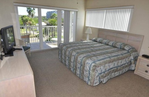 Pinellas County Resort | Bay & Beach ClubnFlorida's Gulf Beach n Indian Shores, FLnTimeshare/Resort