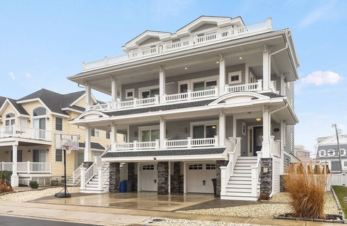 Goshen House | Bay views and Avalon's gorgeous sunrises and sunsets