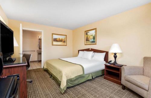 Easley Hotel | Baymont by Wyndham Easley/Greenville