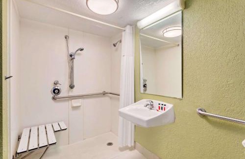 Doctors Inlet Hotel | Baymont by Wyndham Jacksonville Orange Park