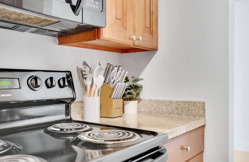 SoHo Apartment | Bayshore Beauty With Free Parking, Resort Style Pool, Gym and So Much More!