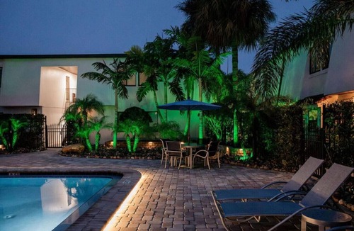 SoHo Apartment | Bayshore Bliss | King Suite + Pool & Gym