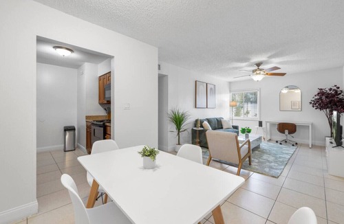 SoHo Apartment | Bayshore Bliss | Pool + Gym & Free Parking