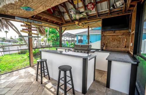 Apollo Beach House | Baywatch - 712 Jamaica Cir W