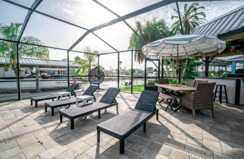 Apollo Beach House | Baywatch - 712 Jamaica Cir W
