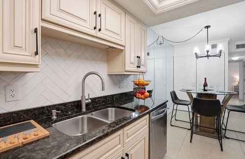 Sarasota Condo | Baywood Colony - 2BR 2BA - Siesta Key Area