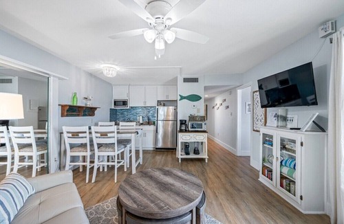 Belleair Beach Condo | BBC216 - 🌊 Gulf-Front Condo w/Balcony | Beach Access | Pool | Sleeps 6 🌴