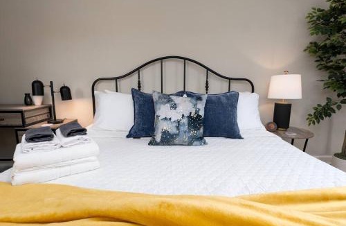 Riverside Apartment | Be A Nomad - Newly renovated 1br apartment