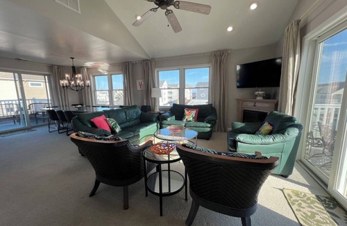 Brigantine House | Beach Block , Barbeque, & Fully Stocked! 3 parking spots and great for families!
