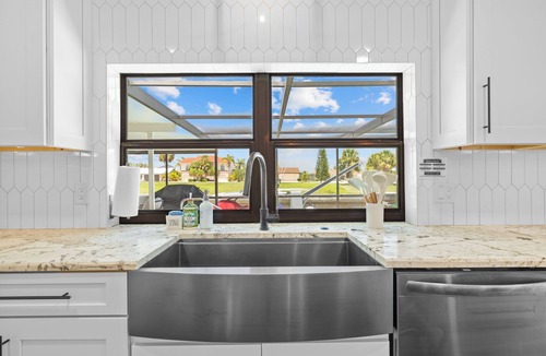 Port Richey House | Beach & Boat Retreat Heated Pool Canal