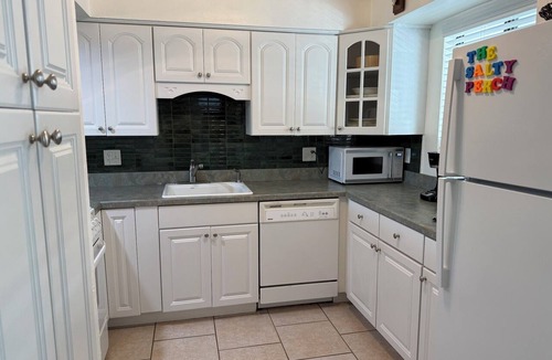 Bradenton Beach Condo | Beach Condo w/Lanai and Tennis Access