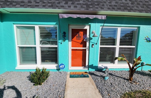 Largo Cottage | Beach Cottage-3 minutes to the Gulf!