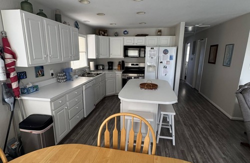 Kill Devil Hills Cottage | Beach Cottage, 3 min walk to Beach Kill Devil Hills with WiFi, AC, Hot Tub
